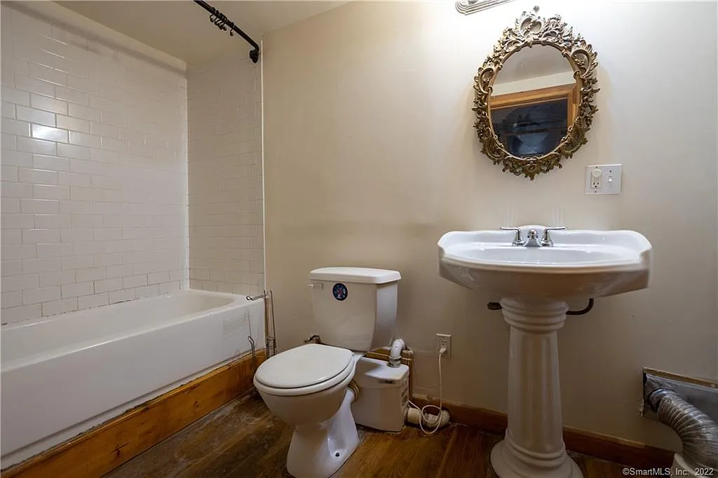 2 bed, 1.5 bath, 1640 sqft, $2,200 — Photo 4