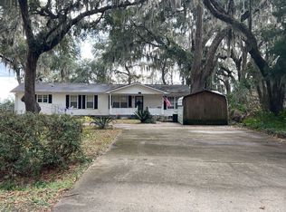 941 Lake Dr, Midway, GA 31320