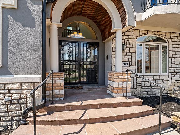 5th image of 709 Brookmeade Ct