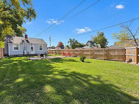 5th image of 207 E 9th St