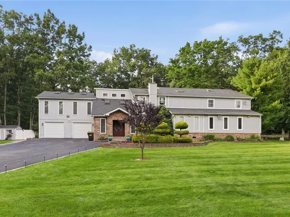 1555 Longleaf Dr, Effort, PA 18330