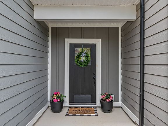 4th image of 2606 Leawood Ct