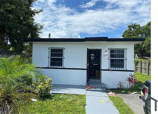 2960 NW 56th St — Photo 2