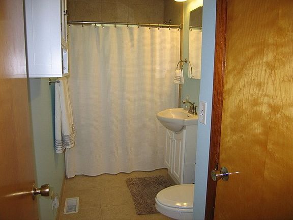 5th image of 301 Pfitzer Dr