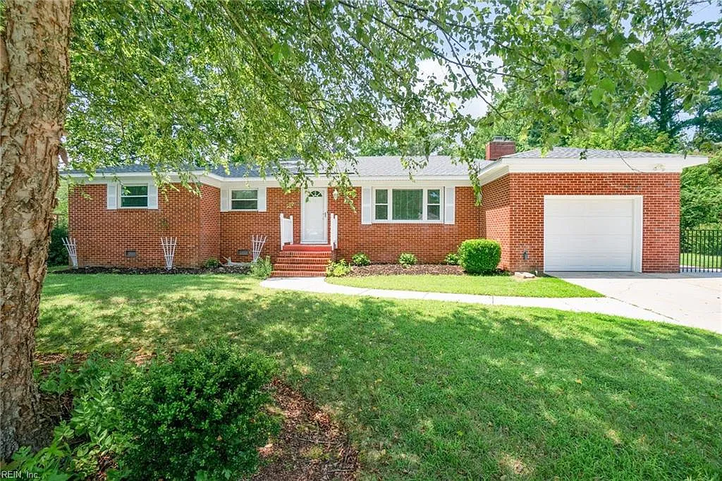 4 bed, 1936 sqft, $2,995 — Photo 1