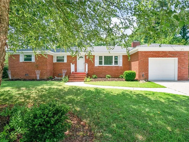 2348 Great Neck Cir — Photo 1