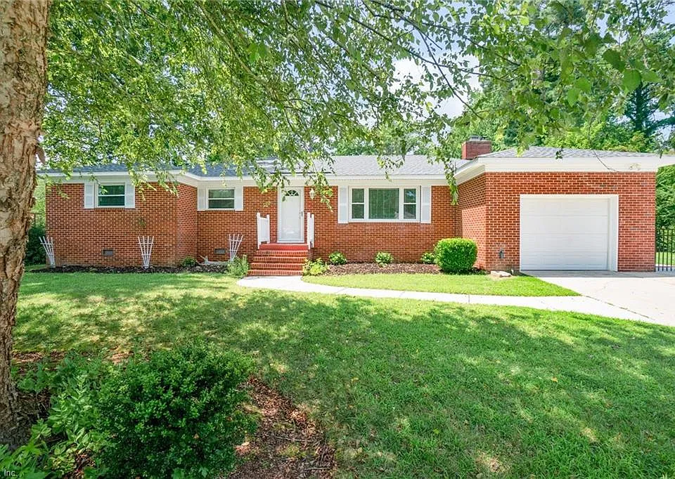 2348 Great Neck Cir