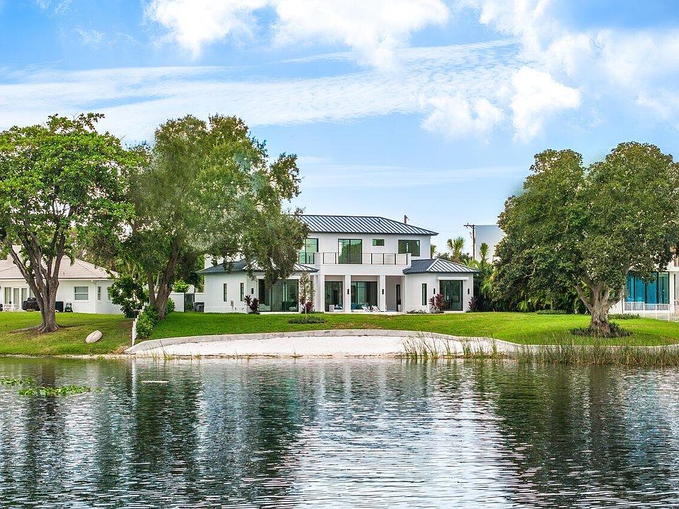 2nd image of 1524 Lake Drive