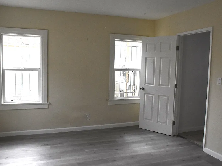 5860 Estrella Ave #1/2 — Photo 7