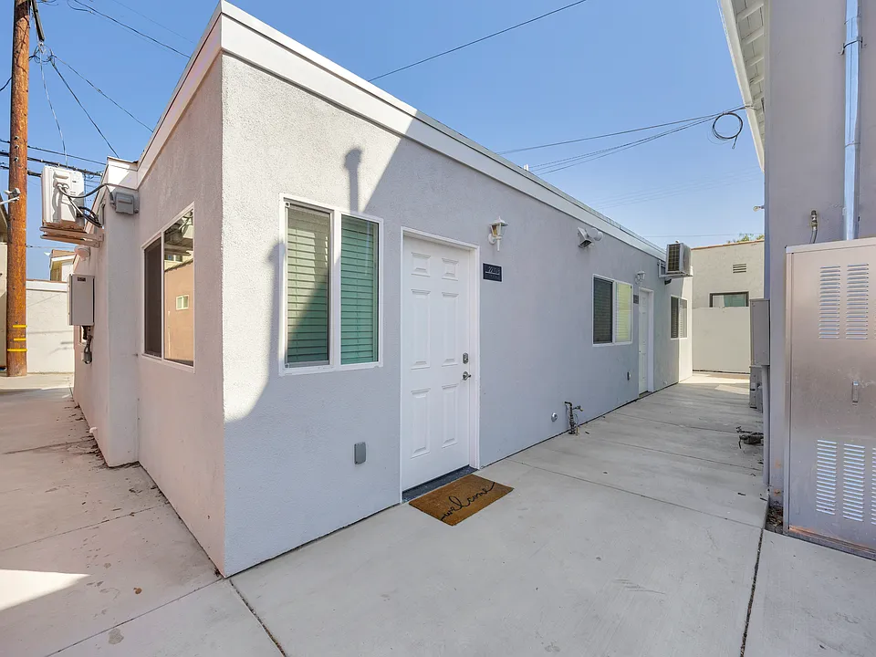 2210 Pine Ave #A
