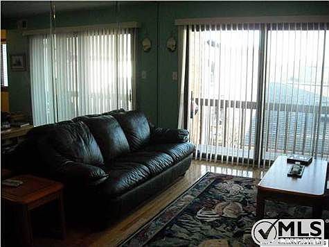 5th image of 237 Fremont Ave Unit 9