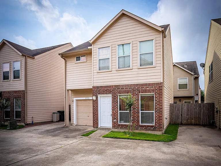 2220 Naomi St — Photo 1