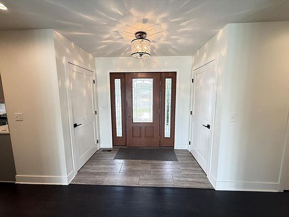 3rd image of 624 Pheasant Pl