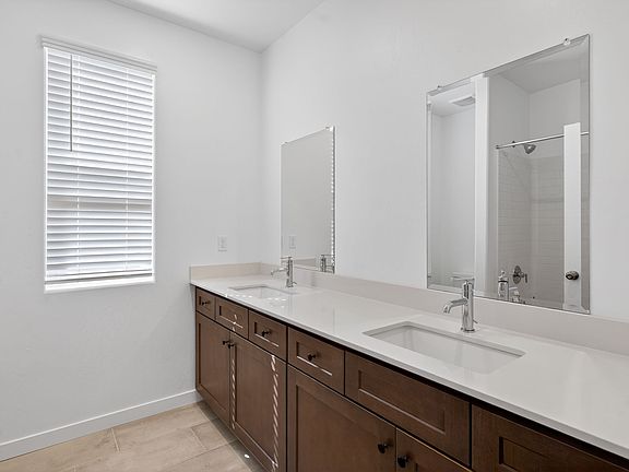 7724 Blackwater Valley Dr Bakersfield CA 93311 Bathroom DS C04712