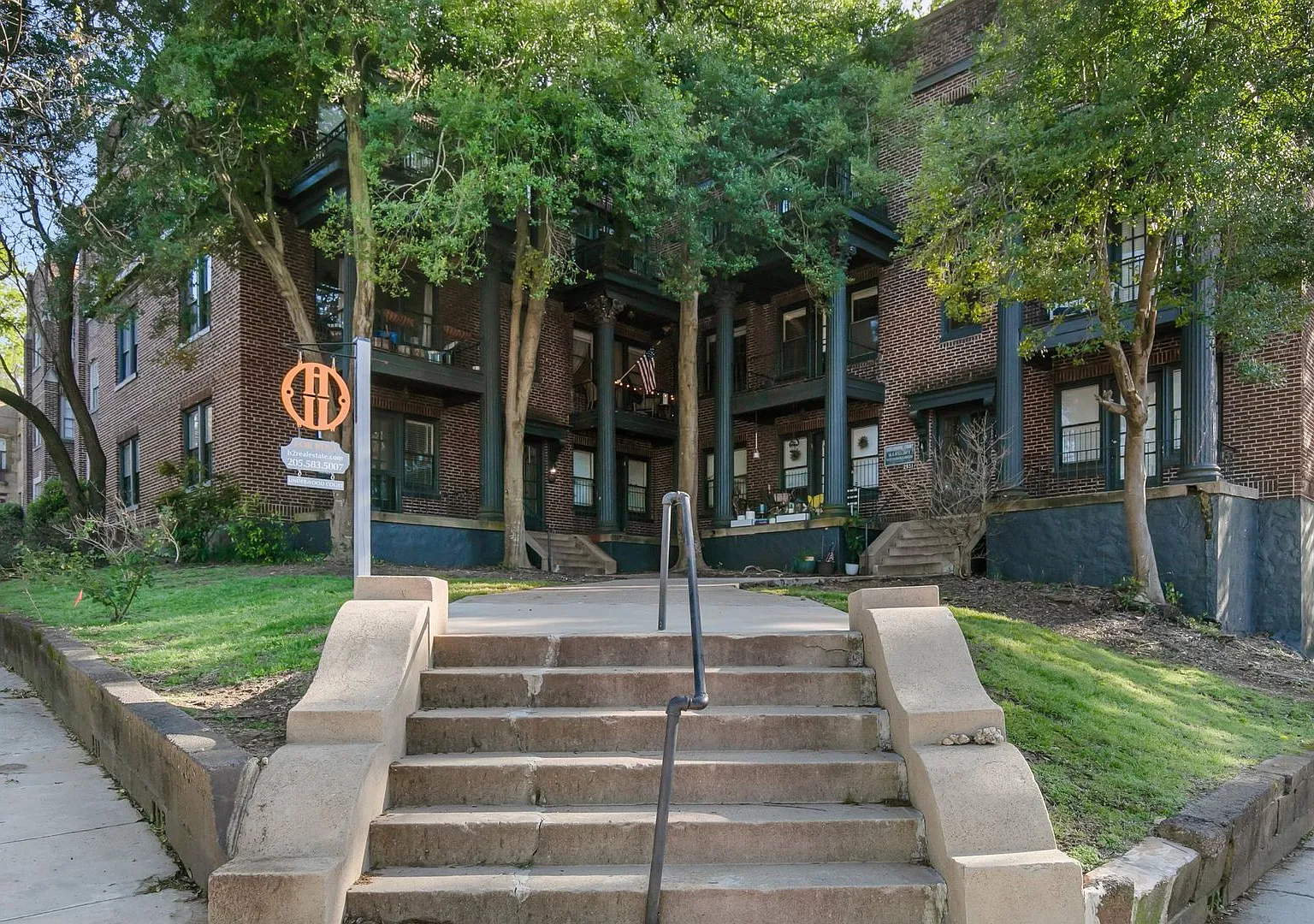 Underwood Court — Photo 3