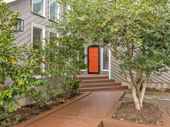 105 Oakstone Dr, Chapel Hill, NC 27514