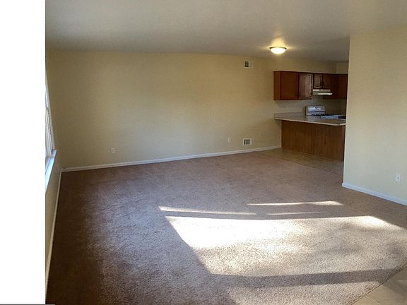 5th image of 186 Daniels Ave