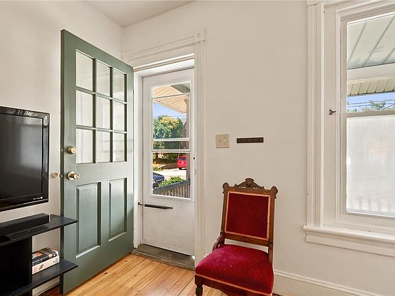 3rd image of 803 Spring St