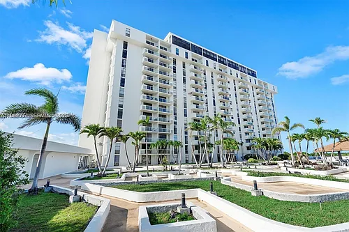 13499 Biscayne Blvd Photo 1
