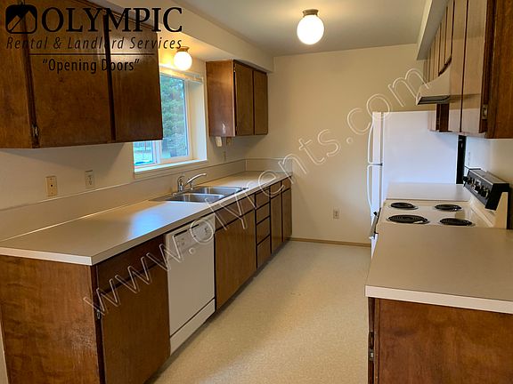 5th image of 3033 Southall Ct NW