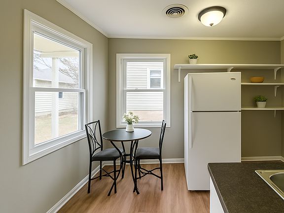 4th image of 2607 S Virginia St