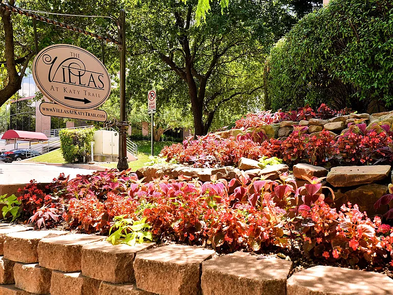 Villas at Katy Trail Apartments — Photo 10