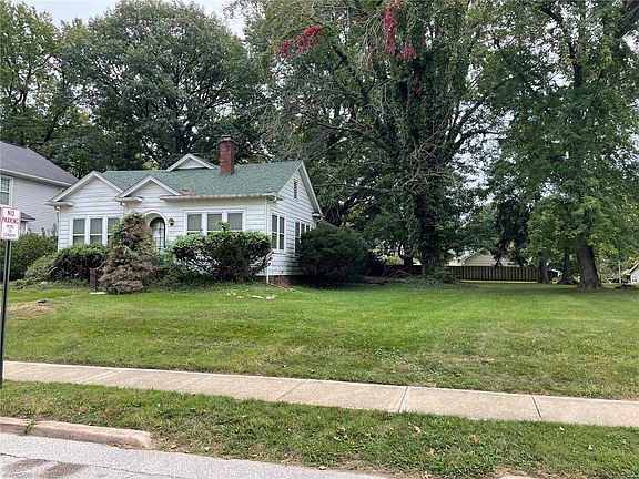 3rd image of 820 Grand Ave