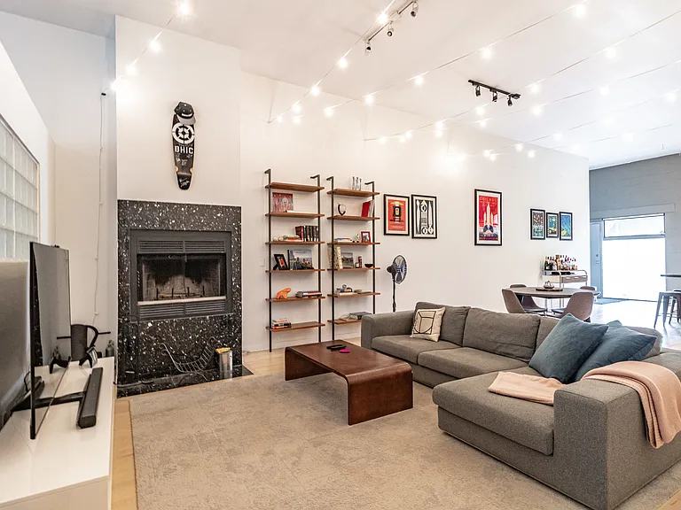 400 N Racine Ave #110B — Photo 9