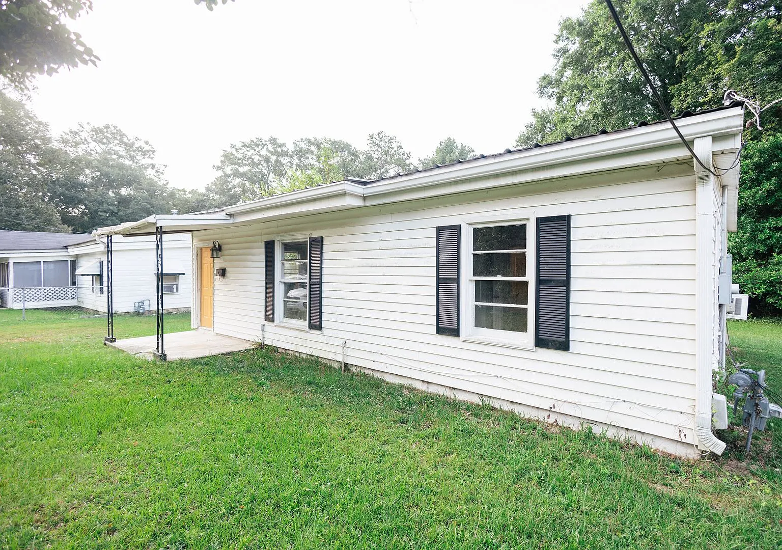 Freshly Renovated 2BR Home for Rent 4170 Palace Ave! — Photo 3