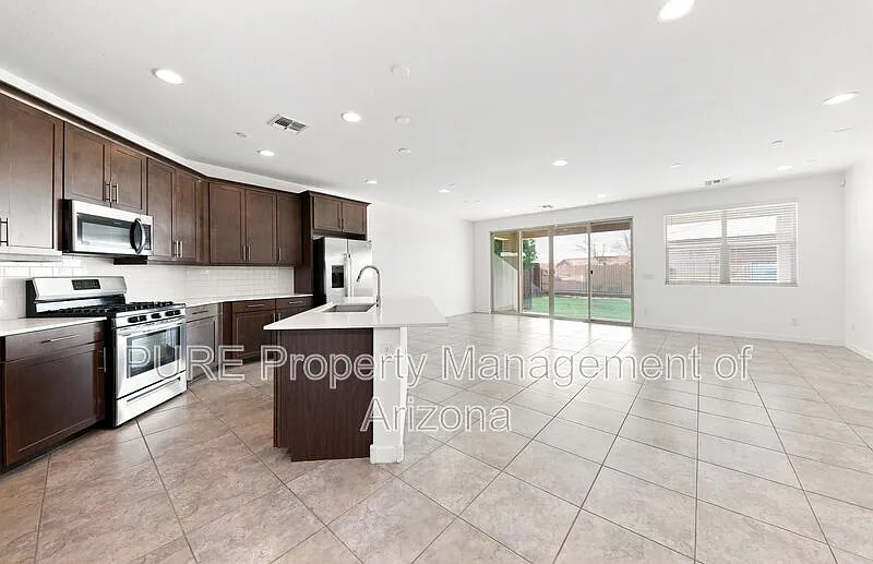 4 bed, 3.0 bath, 2274 sqft, $2,499 — Photo 2