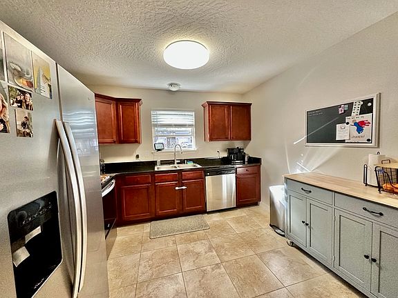 2nd image of 821 Fairview Dr
