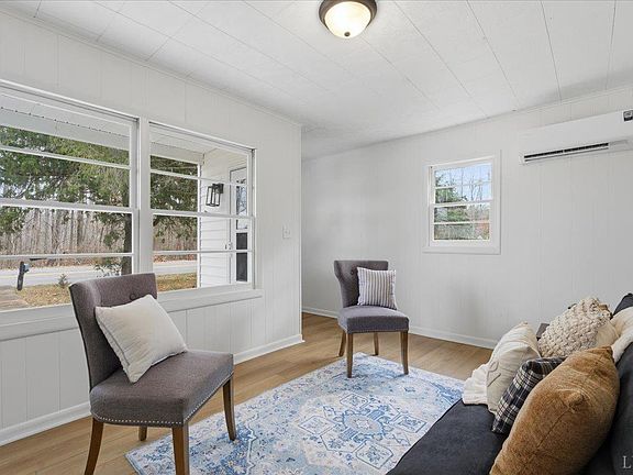 3rd image of 292 Evergreen Ave