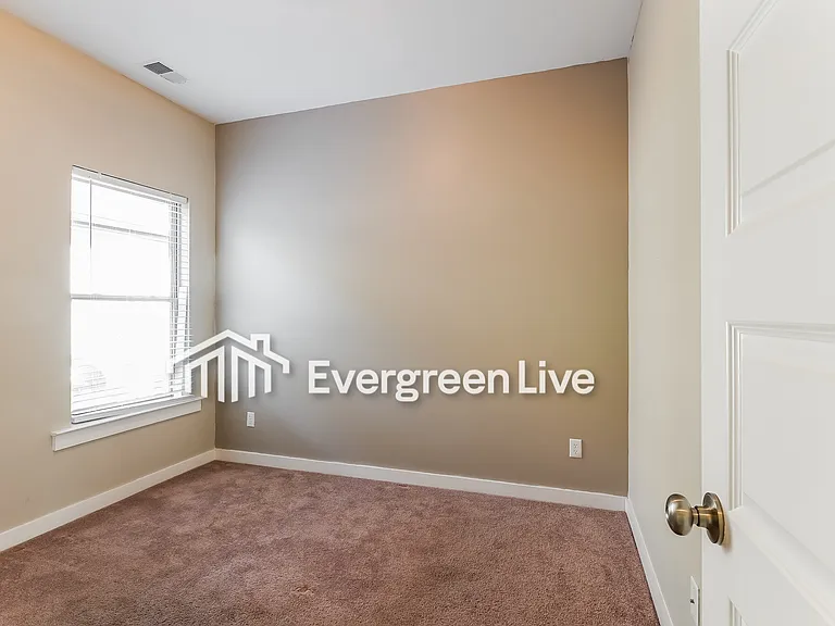 163 Park Dr N — Photo 13
