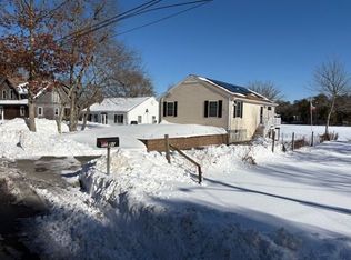 91 Agawam Lake Shore Dr, Wareham, MA 02571
