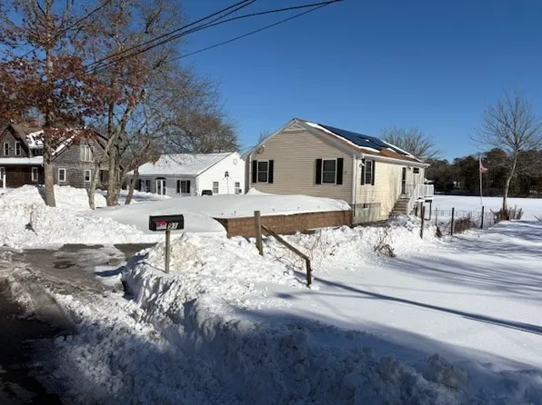 91 Agawam Lake Shore Dr, Wareham, MA 02571
