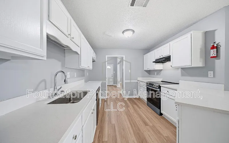 3 bed, 2.0 bath, 1779 sqft, $1,950 — Photo 3
