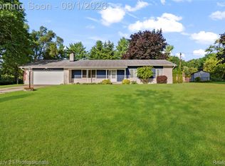 31991 Staman Ct, Farmington Hills, MI 48336