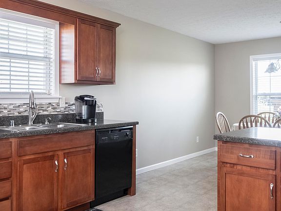 5th image of 382 W Woodlake Cir
