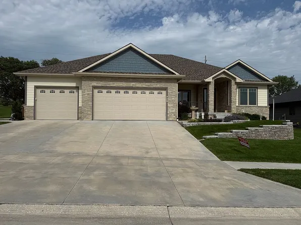 1684 Augusta Dr, Seward, NE 68434