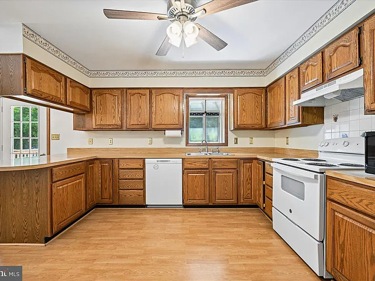 13245 Croom Rd — Photo 25