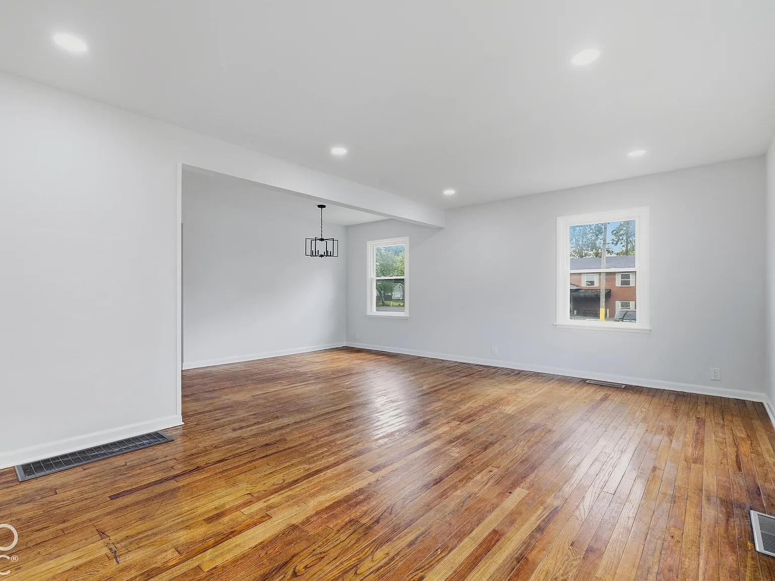 3 bed, 2.0 bath, 2008 sqft, $2,200 — Photo 3