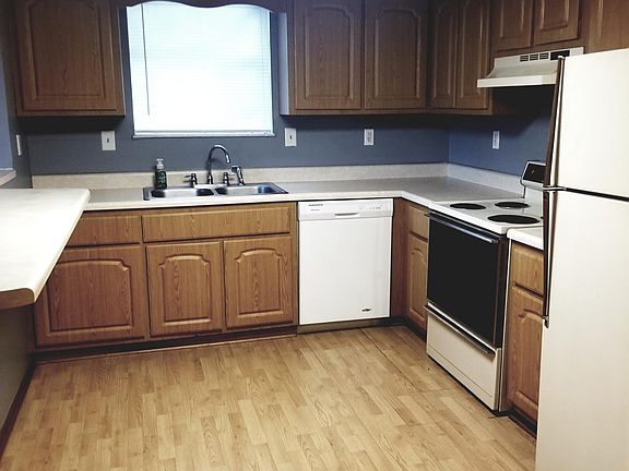 Kitchen with breakfast bar