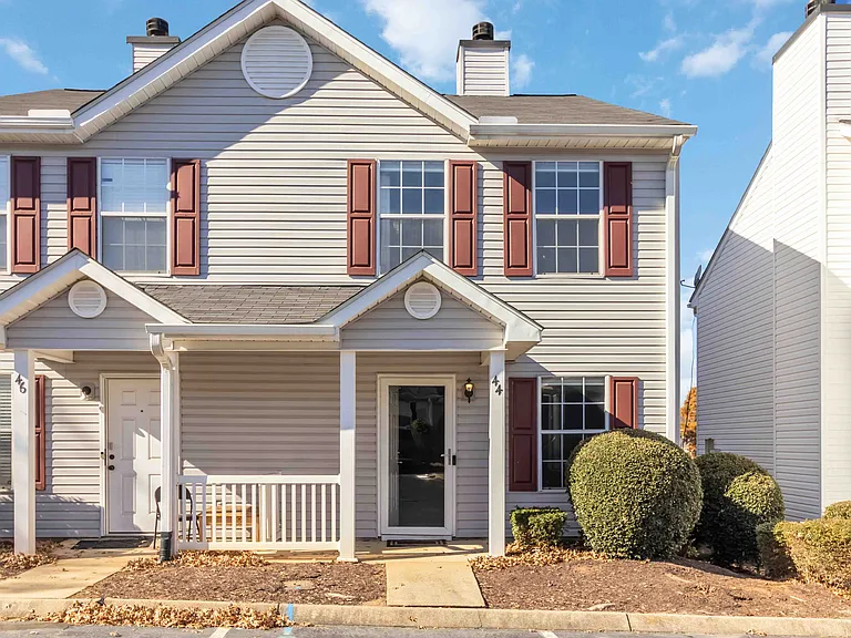 44 Hayfield Ln — Photo 1