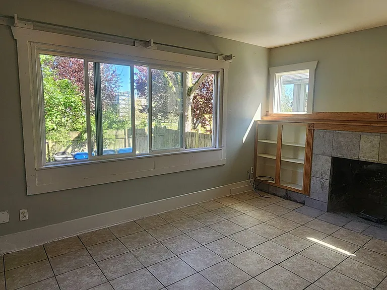 4719 5th Ave NE #6 — Photo 6
