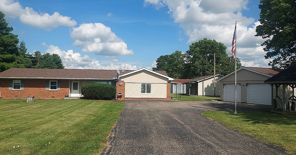 Driveway to house