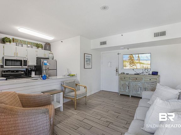 3rd image of 375 Plantation Rd #5106