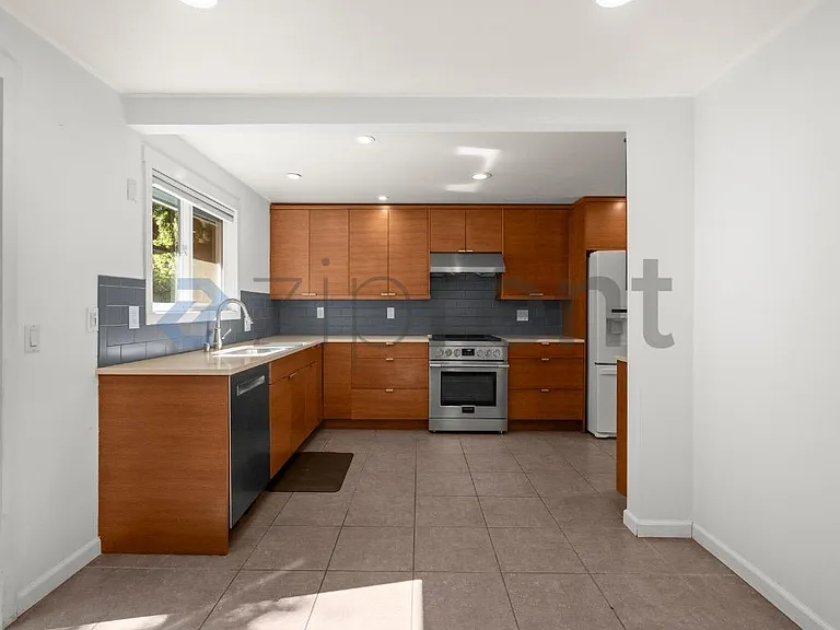 2915 Harris Pl S — Photo 8