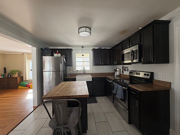 Kitchen with farmer's sink & stainless steel appliances