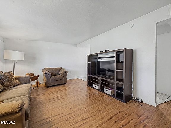 4th image of 3998 S Evergreen Ave