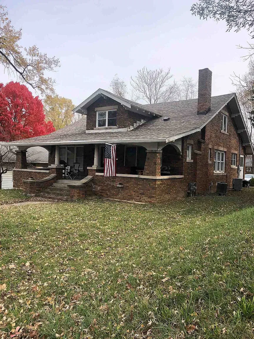 5 bed, 2500 sqft, $6,000 — Photo 2
